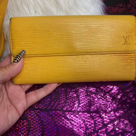 Louis-Vuitton Yellow St Jacques Epi leather bag and wallet bundle - Picture 2 of 9